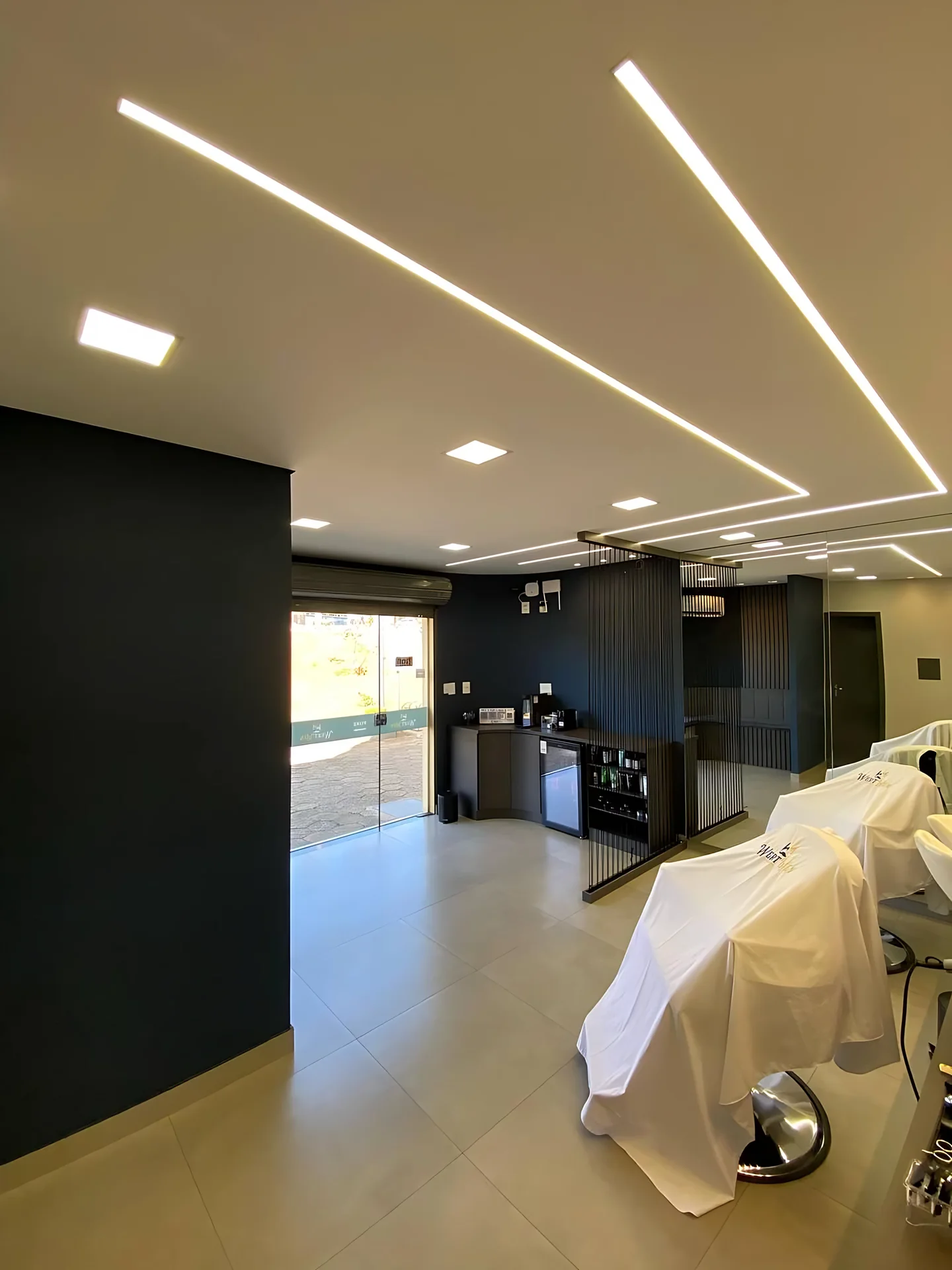 Iluminação e ambiente da barbearia